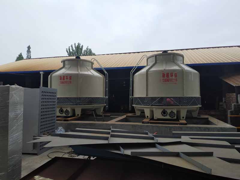 重慶榮昌大通閥門廠2臺GL-100T冷卻塔安裝現(xiàn)場