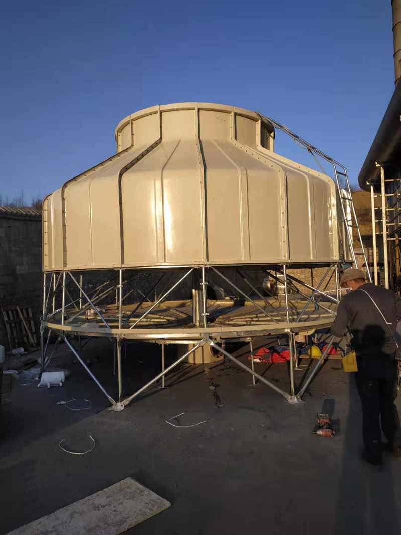 貴州六盤水圓形500T冷卻塔安裝現(xiàn)場