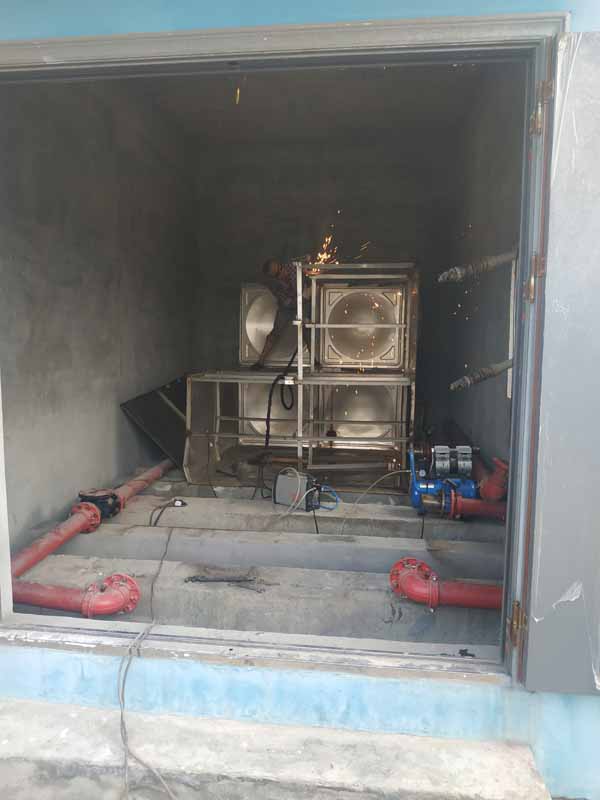 四川遂寧24立方消防水箱撤卸現(xiàn)場甲方四川廣義微電子股份有限公司